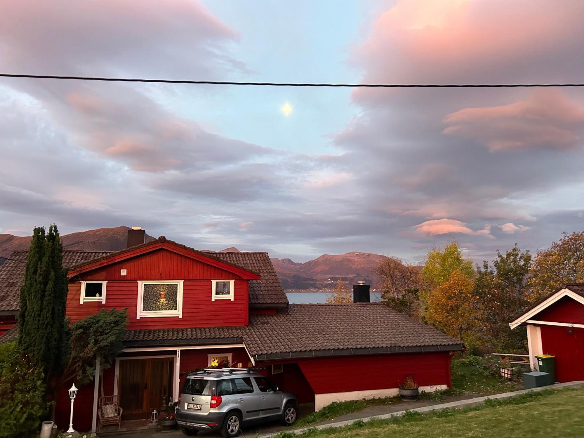 Line Pa Hauane1 Bed & Breakfast Volda Bagian luar foto